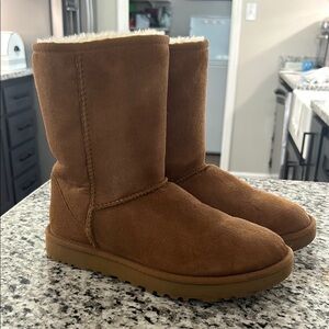 UGG Women’s Classic Short II Chestnut Size 7